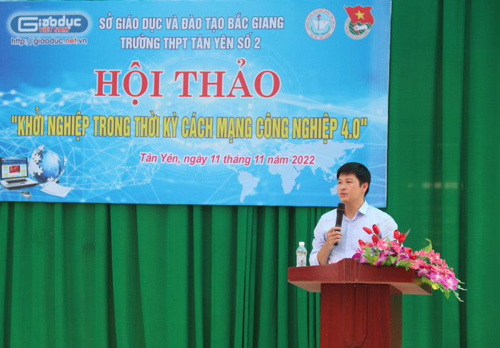 Thầy Trịnh Văn Quỳnh - Phó Hiệu trưởng Trường Trung học phổ thông Tân Yên số 2 hy vọng thầy cô và học sinh nhà trường sẽ vận dụng những bài học qua buổi hội thảo vào thực tiễn. Thầy Trịnh Văn Quỳnh - Phó Hiệu trưởng Trường Trung học phổ thông Tân Yên số 2 hy vọng thầy cô và học sinh nhà trường sẽ vận dụng những bài học qua buổi hội thảo vào thực tiễn.