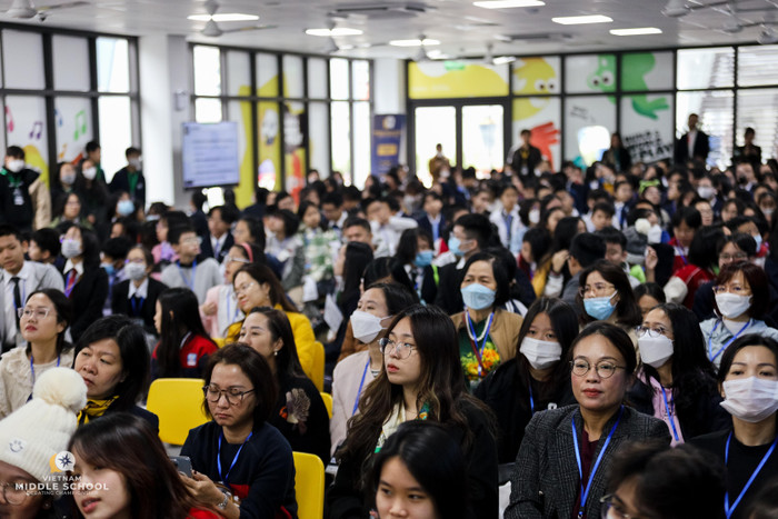 Giải tranh biện thu hút hàng trăm học sinh cùng phụ huynh tìm hiểu, tham gia.