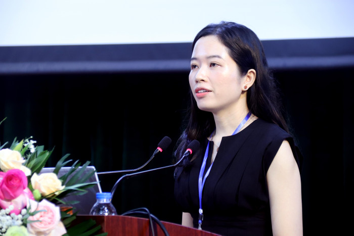 Báo cáo viên tham gia trình bày tại phiên toàn thể.