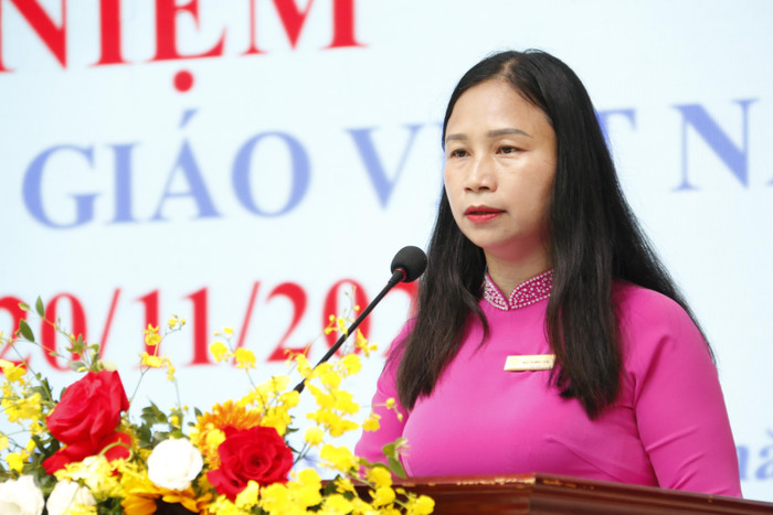 Cô giáo Ngô Thị Minh Châu (Tổ Ngữ văn - Giáo dục công dân) chia sẻ cảm nghĩ nhân ngày 20/11. Cô giáo Ngô Thị Minh Châu (Tổ Ngữ văn - Giáo dục công dân) chia sẻ cảm nghĩ nhân ngày 20/11.