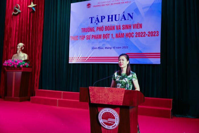 Tiến sĩ Nguyễn Thị Việt Nga - Phó Viện trưởng Viện Nghiên cứu sư phạm báo cáo tại chương trình tập huấn. Tiến sĩ Nguyễn Thị Việt Nga - Phó Viện trưởng Viện Nghiên cứu sư phạm báo cáo tại chương trình tập huấn.