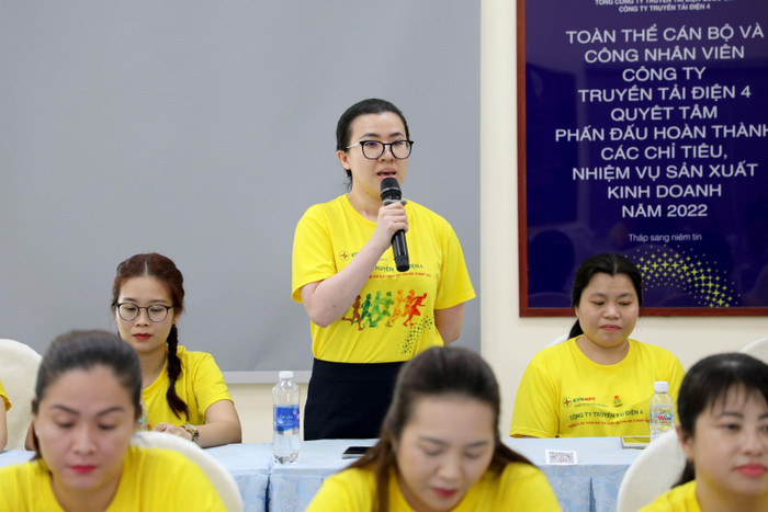 Phát biểu ý kiến góp ý của tổ nữ công cơ quan 4 cho hoạt động nữ công.