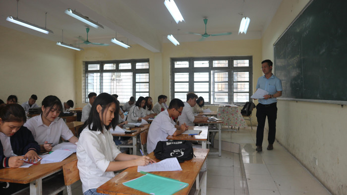 Theo Đại biểu quốc hội Hồ Thị Minh, nhiều phụ huynh và học sinh đang quan tâm đến phương thức thi tốt nghiệp của học sinh học chương trình giáo dục phổ thông 2018. Ảnh minh họa: Mộc Trà.