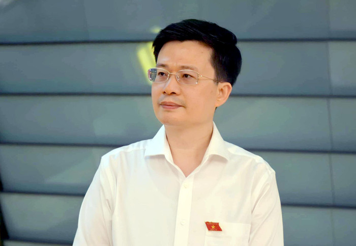 Đại biểu Quốc hội Đỗ Chí Nghĩa, Ủy viên Thường trực Ủy ban Văn hoá, Giáo dục của Quốc hội lý giải một số nguyên nhân khiến tốc độ di dời trường đại học ra khỏi nội đô diễn ra chậm. Ảnh: Thanh Lam. Đại biểu Quốc hội Đỗ Chí Nghĩa, Ủy viên Thường trực Ủy ban Văn hoá, Giáo dục của Quốc hội lý giải một số nguyên nhân khiến tốc độ di dời trường đại học ra khỏi nội đô diễn ra chậm. Ảnh: Thanh Lam.