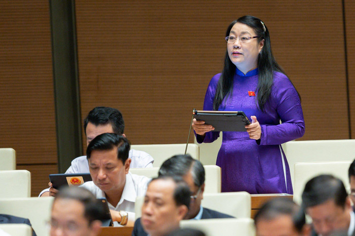 Đại biểu Quốc hội Nguyễn Thị Tuyết Nga (Đoàn Đại biểu Quốc hội tỉnh Quảng Bình) cho biết, tỉ lệ đầu tư ngân sách cho giáo dục đại học, giáo dục nghề nghiệp còn thấp so với khu vực và thế giới. Ảnh: quochoi.vn. Đại biểu Quốc hội Nguyễn Thị Tuyết Nga (Đoàn Đại biểu Quốc hội tỉnh Quảng Bình) cho biết, tỉ lệ đầu tư ngân sách cho giáo dục đại học, giáo dục nghề nghiệp còn thấp so với khu vực và thế giới. Ảnh: quochoi.vn.