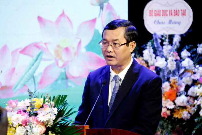 Thứ trưởng Bộ Giáo dục và Đào tạo Nguyễn Văn Phúc đánh giá cao những kết quả đạt được của Trường Đại học Sư phạm 2.