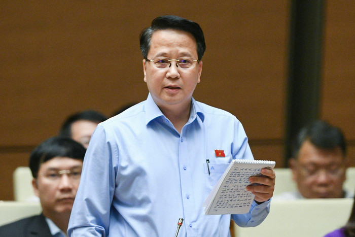 Đại biểu Hoàng Anh Công - Đoàn Đại biểu Quốc hội tỉnh Thái Nguyên nhắc đến tình trạng né tránh, đùn đẩy trách nhiệm, ngại va chạm, không tiếp công dân, không đối thoại với dân của cán bộ. Ảnh: quochoi.vn.