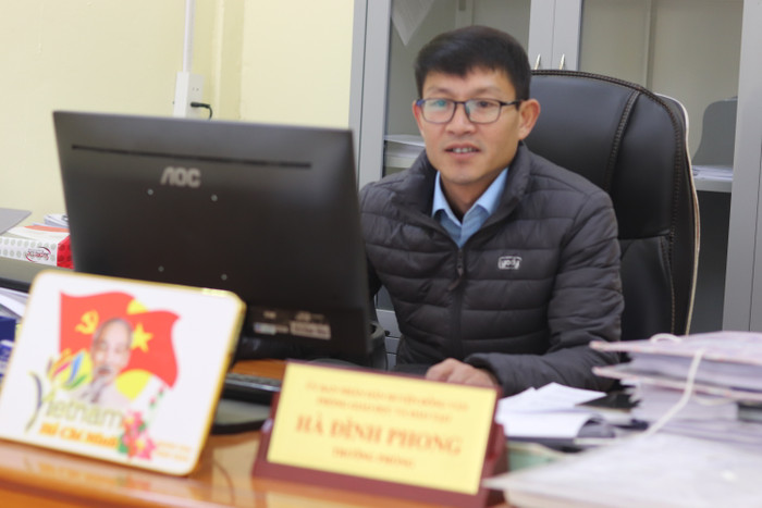 Ông Hà Đình Phong - Trưởng phòng Giáo dục và Đào tạo huyện Đồng Văn (Hà Giang). Ảnh: Mộc Trà. Ông Hà Đình Phong - Trưởng phòng Giáo dục và Đào tạo huyện Đồng Văn (Hà Giang). Ảnh: Mộc Trà.