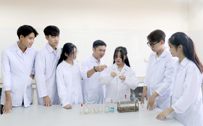 Giai đoạn 2017-2022, nhà trường đã được công nhận kiểm định chất lượng cơ sở giáo dục, hơn 90% chương trình đào tạo cử nhân sư phạm được đánh giá ngoài. Ảnh: Thủy Tiên. Giai đoạn 2017-2022, nhà trường đã được công nhận kiểm định chất lượng cơ sở giáo dục, hơn 90% chương trình đào tạo cử nhân sư phạm được đánh giá ngoài. Ảnh: Thủy Tiên.