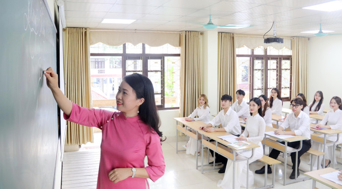 “Tự chủ không đồng nghĩa với chất lượng mà chỉ tạo nền tảng, động lực, còn hiệu quả đến đâu thì chủ yếu phụ thuộc vào năng lực nội tại của chính nhà trường” - Hiệu trưởng Trường Đại học Sư phạm Hà Nội 2 chia sẻ. Ảnh: Thủy Tiên. “Tự chủ không đồng nghĩa với chất lượng mà chỉ tạo nền tảng, động lực, còn hiệu quả đến đâu thì chủ yếu phụ thuộc vào năng lực nội tại của chính nhà trường” - Hiệu trưởng Trường Đại học Sư phạm Hà Nội 2 chia sẻ. Ảnh: Thủy Tiên.