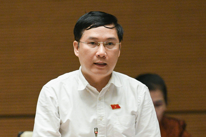 Đại biểu Lê Hoàng Anh - Đoàn Đại biểu Quốc hội tỉnh Gia Lai đề nghị nói rõ hơn về việc xử lý vi phạm của bà Nguyễn Phương Hằng.Ảnh: quochoi.vn. Đại biểu Lê Hoàng Anh - Đoàn Đại biểu Quốc hội tỉnh Gia Lai đề nghị nói rõ hơn về việc xử lý vi phạm của bà Nguyễn Phương Hằng.Ảnh: quochoi.vn.