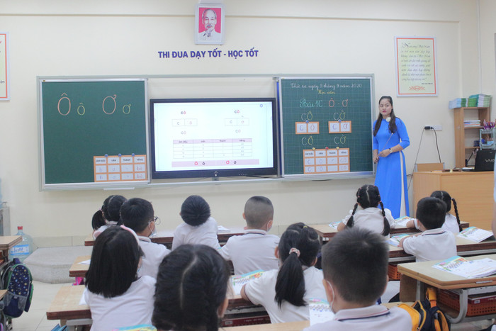 Năm học 2022-2023 đã bắt đầu được khoảng 3 tháng, song, khó khăn lớn nhất của các nhà trường vẫn là thiếu giáo viên. Ảnh minh họa: Mộc Trà. Năm học 2022-2023 đã bắt đầu được khoảng 3 tháng, song, khó khăn lớn nhất của các nhà trường vẫn là thiếu giáo viên. Ảnh minh họa: Mộc Trà.