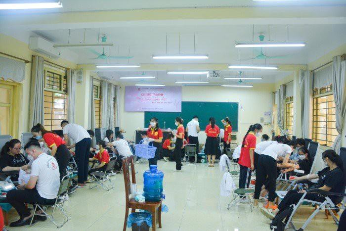 Chương trình đã thu về được 492 đơn vị máu.