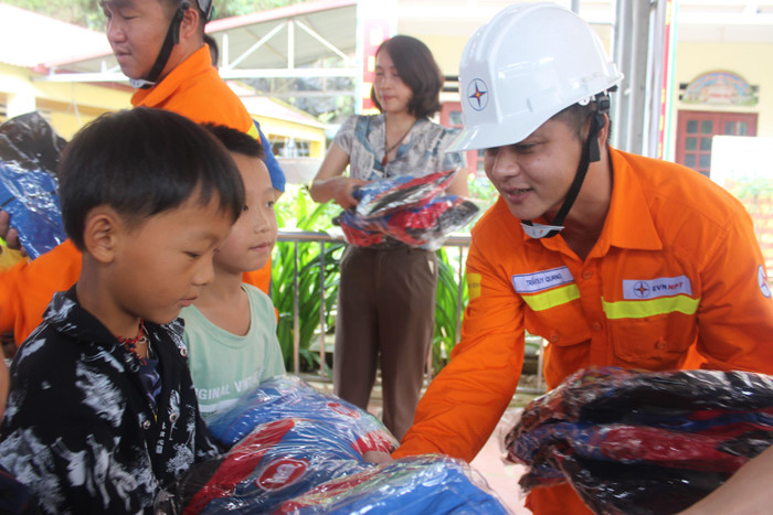 Ấm áp người truyền tải điện.