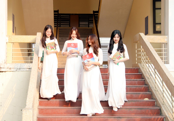 Lường trước những khó khăn trong công tác tuyển sinh trước bối cảnh mới, Trường Đại học Sư phạm Hà Nội 2 đã xây dựng và hoàn thiện phương án tuyển sinh đại học kỹ lưỡng từ rất sớm. Ảnh: Thủy Tiên. Lường trước những khó khăn trong công tác tuyển sinh trước bối cảnh mới, Trường Đại học Sư phạm Hà Nội 2 đã xây dựng và hoàn thiện phương án tuyển sinh đại học kỹ lưỡng từ rất sớm. Ảnh: Thủy Tiên.