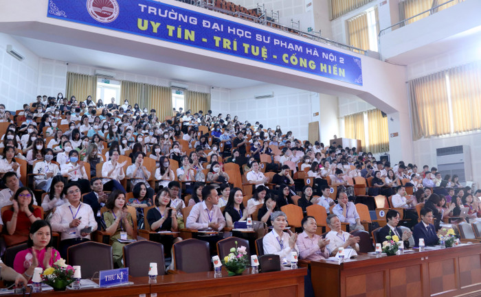 Các đại biểu tham dự hội thảo.