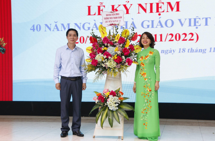 Hội phụ huynh gửi lời tri ân đến các thầy cô nhà trường. Hội phụ huynh gửi lời tri ân đến các thầy cô nhà trường.