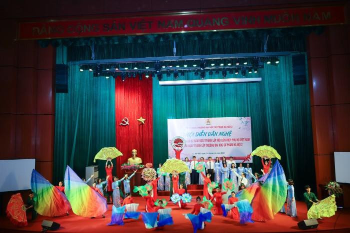 Tiết mục văn nghệ đặc sắc. Tiết mục văn nghệ đặc sắc.