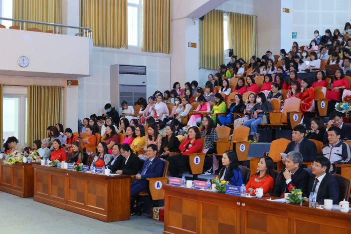 Chương trình thu hút hàng trăm đại biểu, cán bộ, giảng viên,sinh viên nhà trường. Chương trình thu hút hàng trăm đại biểu, cán bộ, giảng viên,sinh viên nhà trường.