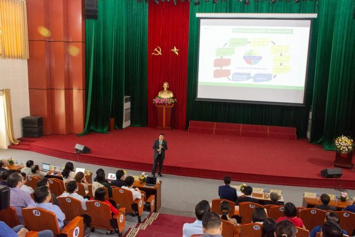 Giáo sư, Tiến sĩ Mai Trọng Nhuận - Trưởng đoàn chuyên gia đánh giá ngoài báo cáo tại buổi bế mạc. Giáo sư, Tiến sĩ Mai Trọng Nhuận - Trưởng đoàn chuyên gia đánh giá ngoài báo cáo tại buổi bế mạc.