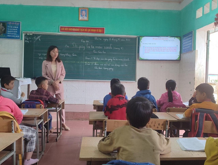 Sinh viên sư phạm do tỉnh Bắc Kạn đặt hàng có thể công tác trong ngành giáo dục tại các tỉnh khác, từ đó dẫn đến việc tính bồi hoàn kinh phí sẽ khó thực hiện khi chưa rõ ràng về đơn vị thực hiện tính toán, thu hồi tiền bồi hoàn. Ảnh: Sở Giáo dục và Đào tạo Bắc Kạn. Sinh viên sư phạm do tỉnh Bắc Kạn đặt hàng có thể công tác trong ngành giáo dục tại các tỉnh khác, từ đó dẫn đến việc tính bồi hoàn kinh phí sẽ khó thực hiện khi chưa rõ ràng về đơn vị thực hiện tính toán, thu hồi tiền bồi hoàn. Ảnh: Sở Giáo dục và Đào tạo Bắc Kạn.