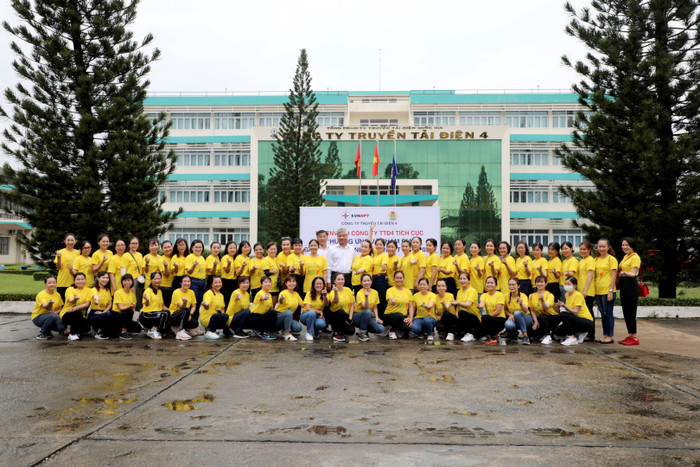 Toàn cảnh khai mạc Giải thi chạy online Tổng công ty Truyền tải điện Quốc gia 2022.