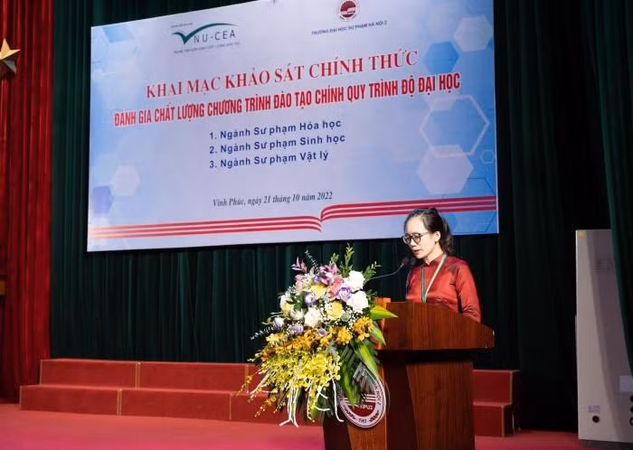 Thạc sĩ Vũ Minh Phương - Trung tâm Kiểm định chất lượng giáo dục công bố Quyết định thành lập Đoàn đánh giá ngoài.