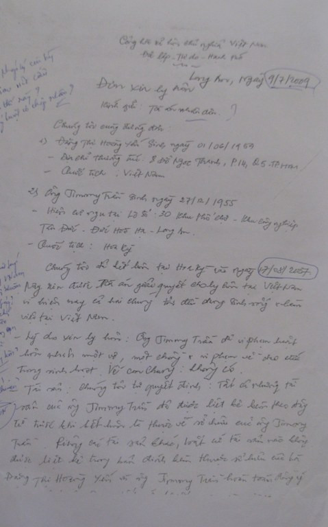 Theo Trưng tướng Thước, lá đơn xin ly hôn của bà Đặng Thị Hoàng Yến không đúng quy phạm pháp luật... Theo Trưng tướng Thước, lá đơn xin ly hôn của bà Đặng Thị Hoàng Yến không đúng quy phạm pháp luật...