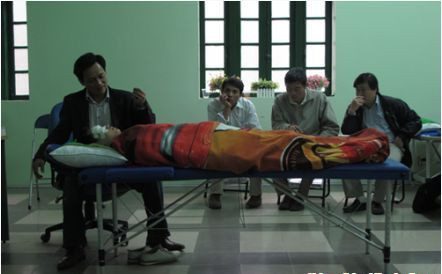 Th.S Nguyễn Mạnh Quân giảng bài cho học viên lớp thôi miên trị liệu Th.S Nguyễn Mạnh Quân giảng bài cho học viên lớp thôi miên trị liệu