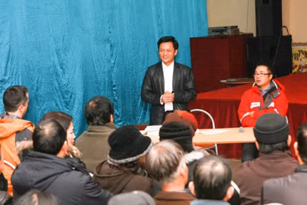 Th.s Nguyễn Mạnh Quân trong hội thảo về thôi miên ở Ba Lan