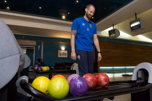 Cuộc sống hạng sang của các tuyển thủ tham dự EURO 2012. Cuộc sống hạng sang của các tuyển thủ tham dự EURO 2012.