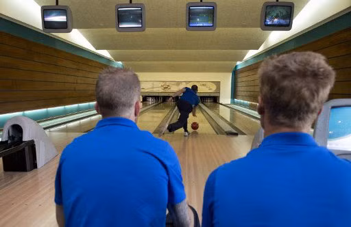 Cuộc sống hạng sang của các tuyển thủ tham dự EURO 2012. Cuộc sống hạng sang của các tuyển thủ tham dự EURO 2012.