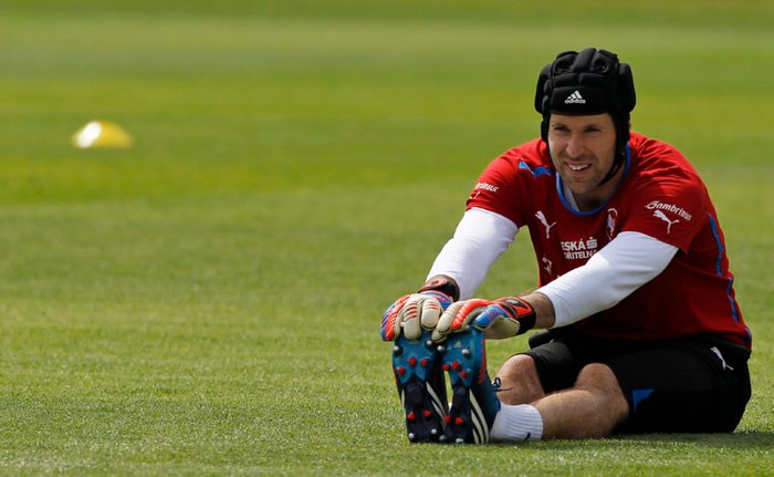 Thủ thành Petr Cech là trụ cột không thể thiếu của Chelsea và CH Czech hiện nay. Đặc biệt, trước khi Euro 2012 diễn ra thì NHM của The Blues có tin mừng khi Chelsea đã giữ chân thành công Cech thêm 4 năm nữa. Thủ thành Petr Cech là trụ cột không thể thiếu của Chelsea và CH Czech hiện nay. Đặc biệt, trước khi Euro 2012 diễn ra thì NHM của The Blues có tin mừng khi Chelsea đã giữ chân thành công Cech thêm 4 năm nữa.