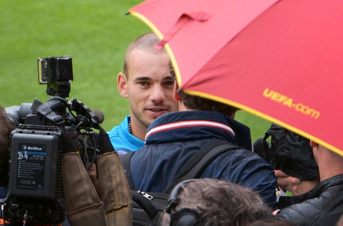 Tiền vệ người Hà Lan, Sneijder. Tiền vệ người Hà Lan, Sneijder.