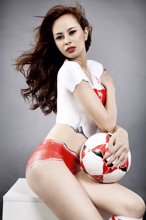 Cùng chiêm ngưỡng vẻ quyến rũ của người mẫu, diễn viên Sella Trương.