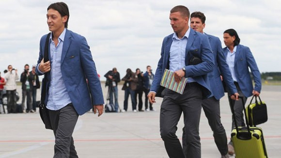 Các tuyển thủ được xem là những trụ cột không thể thiếu của Mannschaft bây giờ như Lahm, Kroos, Schweinsteiger, Ozil, Khedira. Giờ đây họ đều là những ngôi sao sáng của làng bóng đá châu Âu. Và với một chiến lược gia tài năng như Loew, việc ghép lại những mảnh ghép sáng láng kia thành một tập thể hùng mạnh, thành một ƯCV cho chức vô địch là điều dễ hiểu.