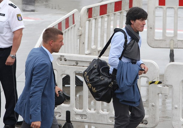 HLV trưởng Loew và tiền đạo Lukas Podolski.