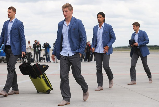 Tiếp đó là Neuer, Kroos, Khedira và Mueller. Tất cả đã sẵn sàng!!!