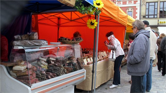 Cùng tham quan các quầy bán đồ ăn, thức uống của các quốc gia tham dự EURO 2012 trong fanzone tại Wroclaw, Ba Lan.