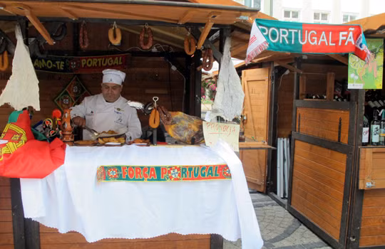 Cùng tham quan các quầy bán đồ ăn, thức uống của các quốc gia tham dự EURO 2012 trong fanzone tại Wroclaw, Ba Lan.