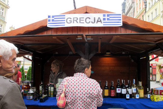 Cùng tham quan các quầy bán đồ ăn, thức uống của các quốc gia tham dự EURO 2012 trong fanzone tại Wroclaw, Ba Lan.