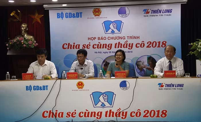 Ngày 25/7, Trung ương Hội Liên hiệp Thanh niên Việt Nam cùng với Bộ Giáo dục, Bộ Lao động, Thương binh và xã hội, Tập đoàn Thiên Long tổ chức họp báo về chương trình “Chia sẻ cùng thầy cô 2018". (Ảnh: Ban tổ chức)