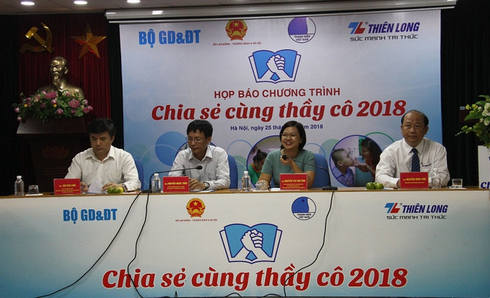 Ngày 25/7, Trung ương Hội Liên hiệp Thanh niên Việt Nam cùng với Bộ Giáo dục, Bộ Lao động, Thương binh và xã hội, Tập đoàn Thiên Long tổ chức họp báo về chương trình “Chia sẻ cùng thầy cô 2018". (Ảnh: Ban tổ chức) Ngày 25/7, Trung ương Hội Liên hiệp Thanh niên Việt Nam cùng với Bộ Giáo dục, Bộ Lao động, Thương binh và xã hội, Tập đoàn Thiên Long tổ chức họp báo về chương trình “Chia sẻ cùng thầy cô 2018". (Ảnh: Ban tổ chức)