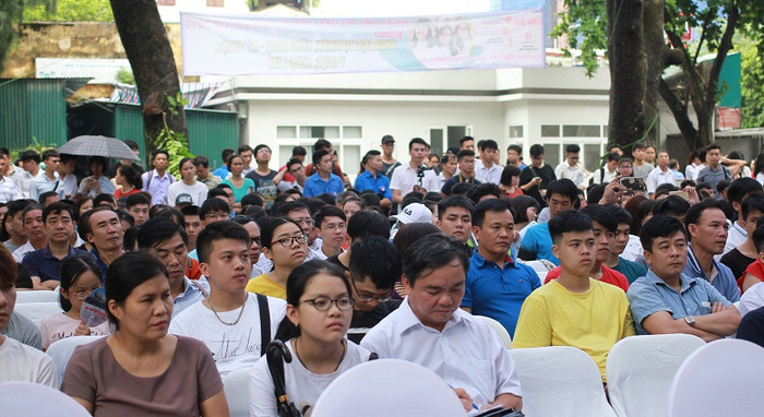 Theo nhiều chuyên gia, khi đăng ký xét tuyển trước hết thí sinh hãy chọn một ngành, nhóm ngành phù hợp với mình và đăng kí nhiều nguyện vọng vào nhóm ngành đó. (Ảnh: Thùy Linh)