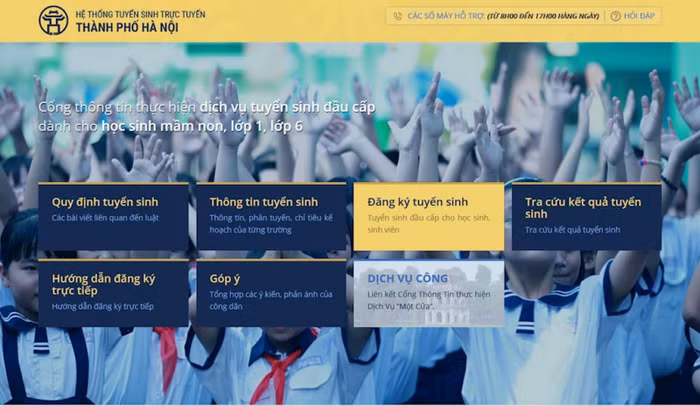 Theo Sở Giáo dục và Đào tạo Hà Nội, qua 03 ngày tuyển sinh trực tuyến vào lớp 1, bộ phận quản trị hỗ trợ gần 120 cuộc gọi điện thoại của cha mẹ học sinh, trên 40 lượt hỗ trợ trực tuyến.