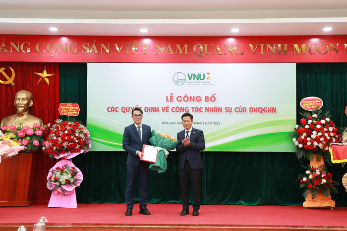 Giáo sư, Tiến sĩ Chử Đức Trình làm Hiệu trưởng Trường Đại học Công nghệ (ảnh: VNU)