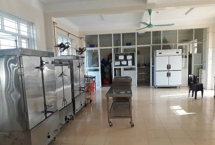 Khu vực nấu ăn bán trú của Trường Tiểu học Chu Văn An, Hoàng Liệt, Hoàng Mai, Hà Nội. Ảnh Trần Việt.