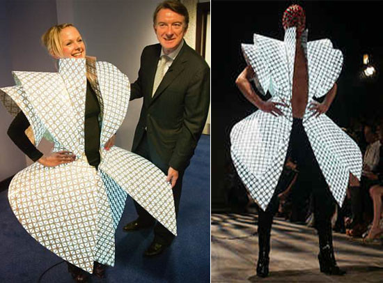 7. OLED Dress Nhà thiết kế Gareth Pugh đã thiết kế mẫu váy này dựa trên ý tưởng từ những câu chuyện cổ tích. OLED Dress được may bằng một loại vải đặc biệt, phần ngoài được phủ lớp màn hình đèn LED vô cùng mỏng và linh hoạt. Màu sắc của chiếc váy cũng có thể thay đổi nhờ một tín hiệu điện tử từ bộ điều khiển siêu nhỏ gắn trên váy.