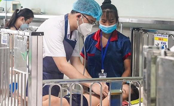 Bệnh nhi mắc Adenovirus tăng cao trong thời gian gần đây. Ảnh: Bệnh viện Nhi Trung ương