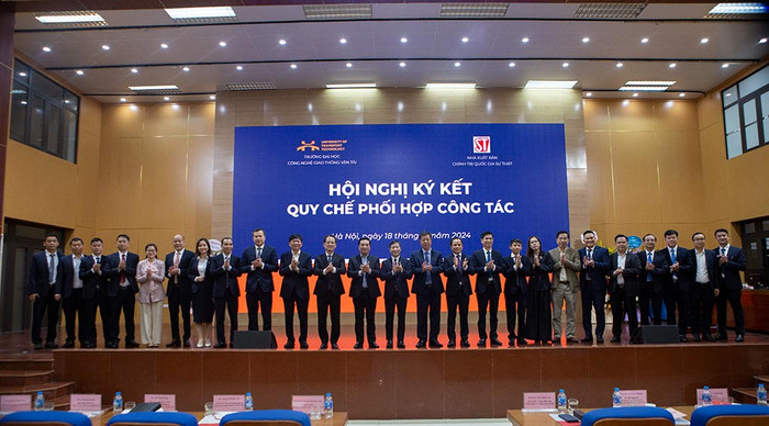 Đại diện hai bên đơn vị chụp ảnh lưu niệm tại Hội nghị. Đại diện hai bên đơn vị chụp ảnh lưu niệm tại Hội nghị.